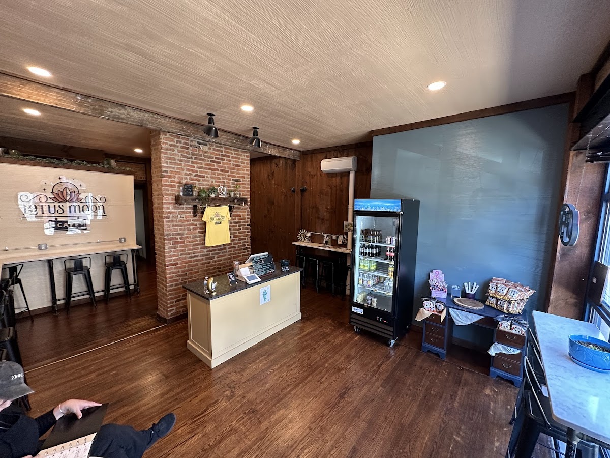 Banner Lotus Moon Cafe 03